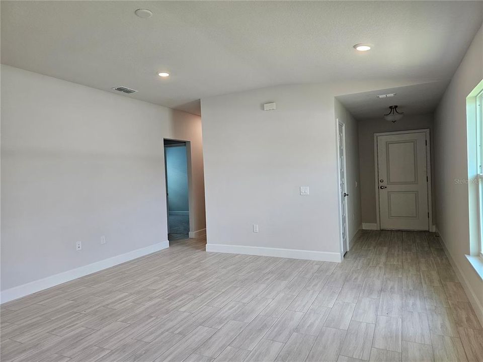 For Rent: $2,150 (3 beds, 2 baths, 1675 Square Feet)