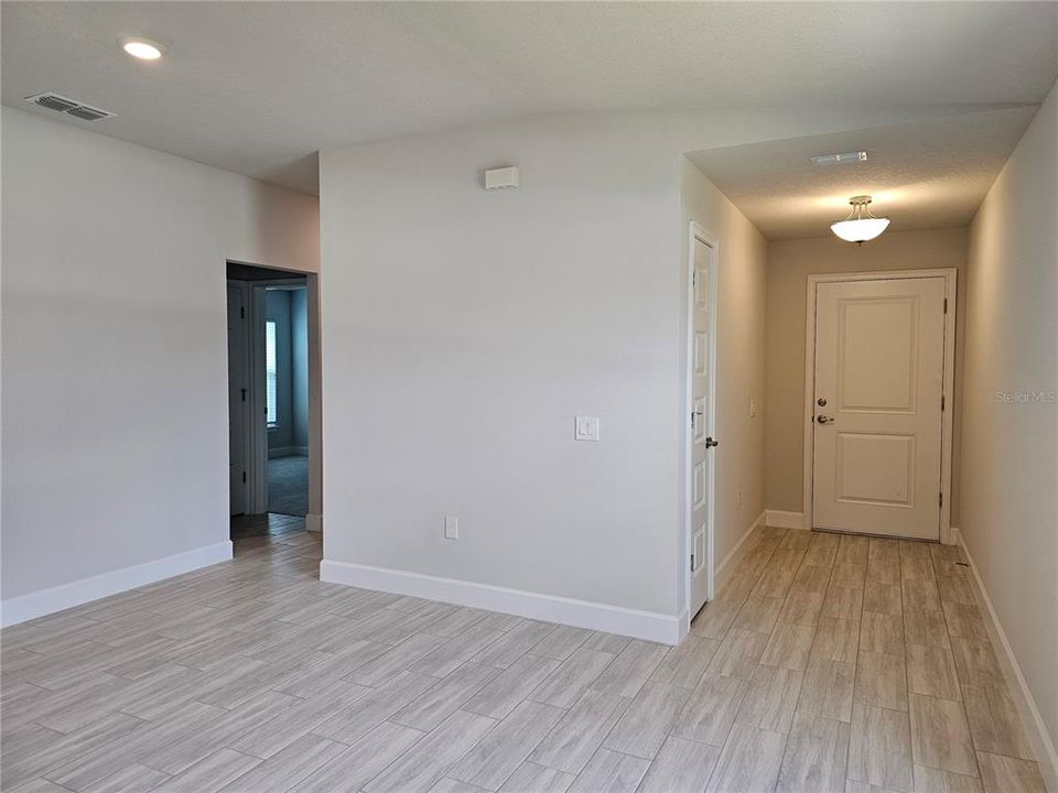 For Rent: $2,150 (3 beds, 2 baths, 1675 Square Feet)