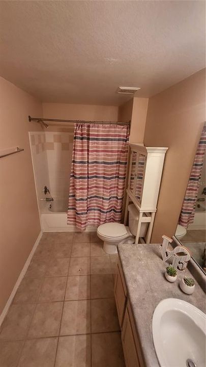 Active With Contract: $1,395 (1 beds, 1 baths, 885 Square Feet)