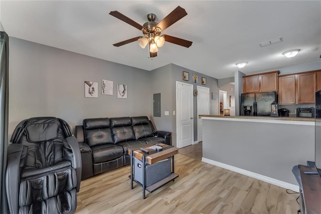 For Sale: $284,000 (3 beds, 2 baths, 1420 Square Feet)