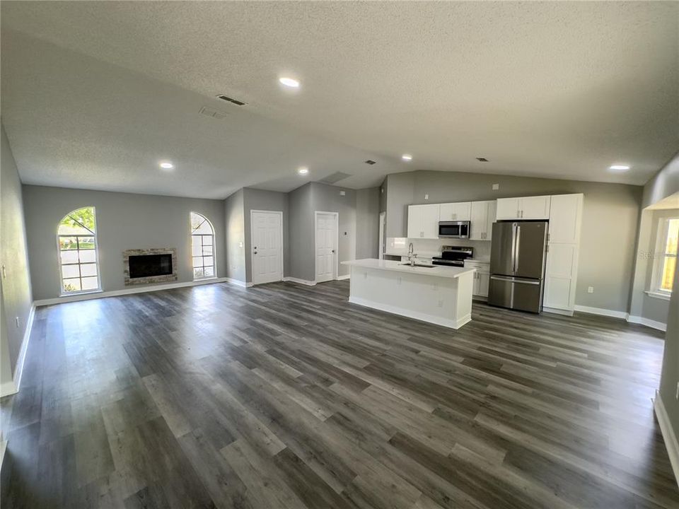 Active With Contract: $415,000 (4 beds, 2 baths, 1869 Square Feet)