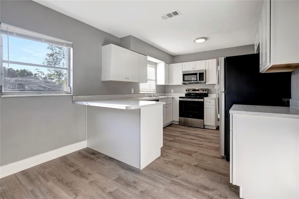 For Sale: $329,900 (2 beds, 2 baths, 1090 Square Feet)