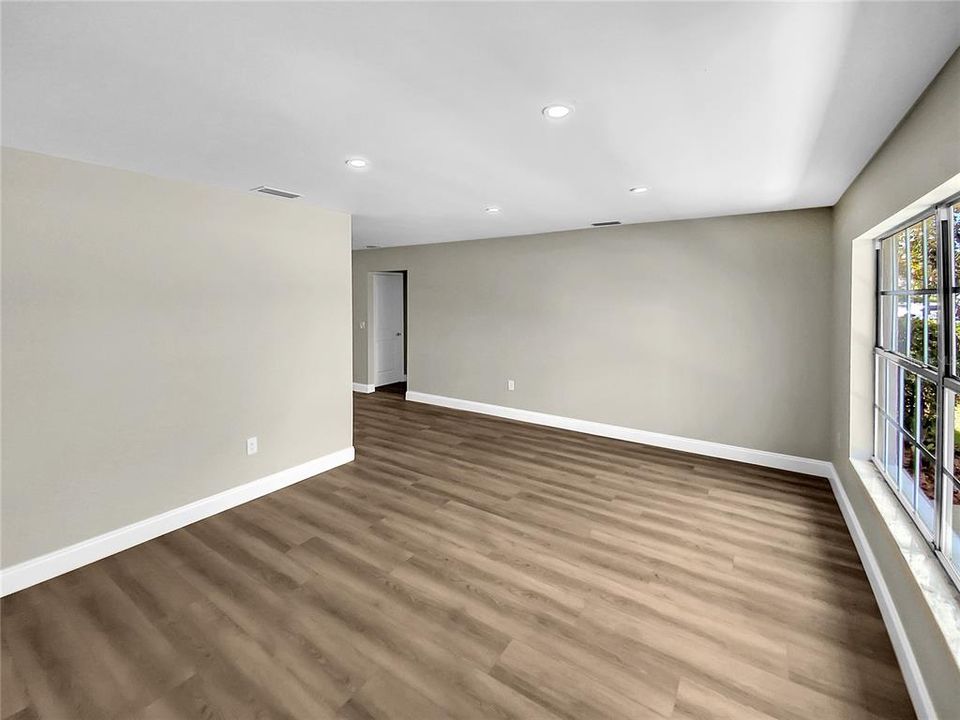For Sale: $310,000 (3 beds, 2 baths, 1497 Square Feet)