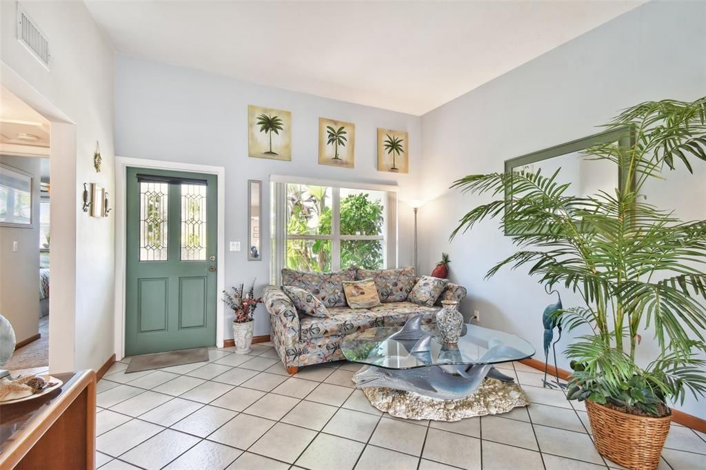 For Sale: $1,200,000 (2 beds, 1 baths, 1360 Square Feet)