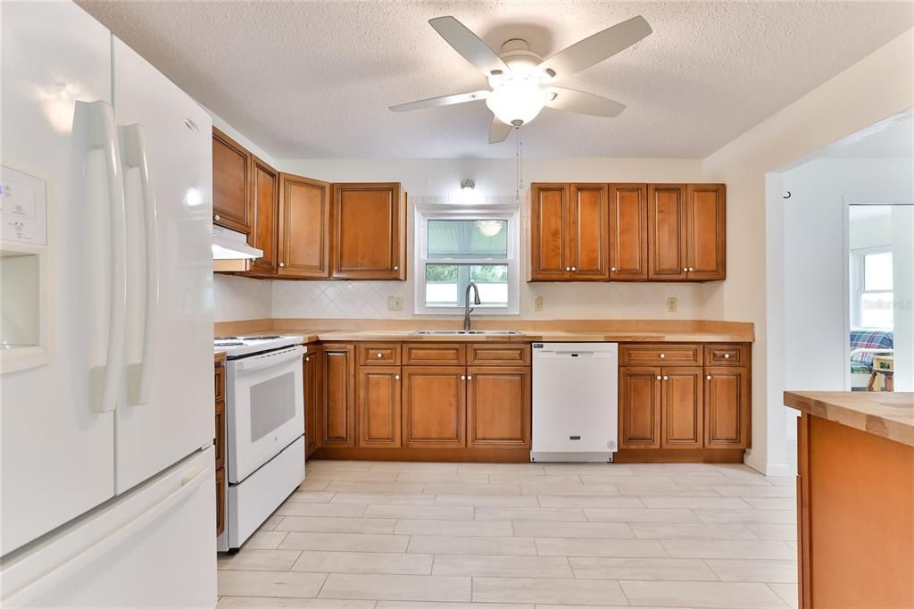 For Sale: $349,500 (3 beds, 2 baths, 1485 Square Feet)