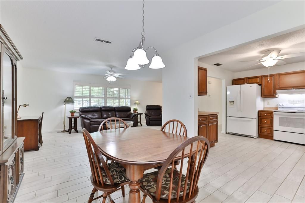 Active With Contract: $354,888 (3 beds, 2 baths, 1485 Square Feet)