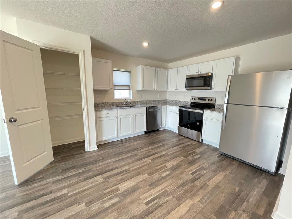 For Rent: $1,950 (3 beds, 2 baths, 1265 Square Feet)