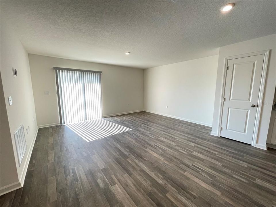 For Rent: $1,950 (3 beds, 2 baths, 1265 Square Feet)
