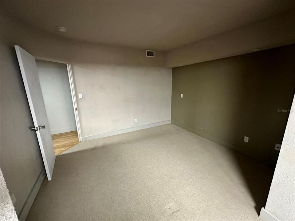 For Rent: $2,150 (2 beds, 1 baths, 996 Square Feet)