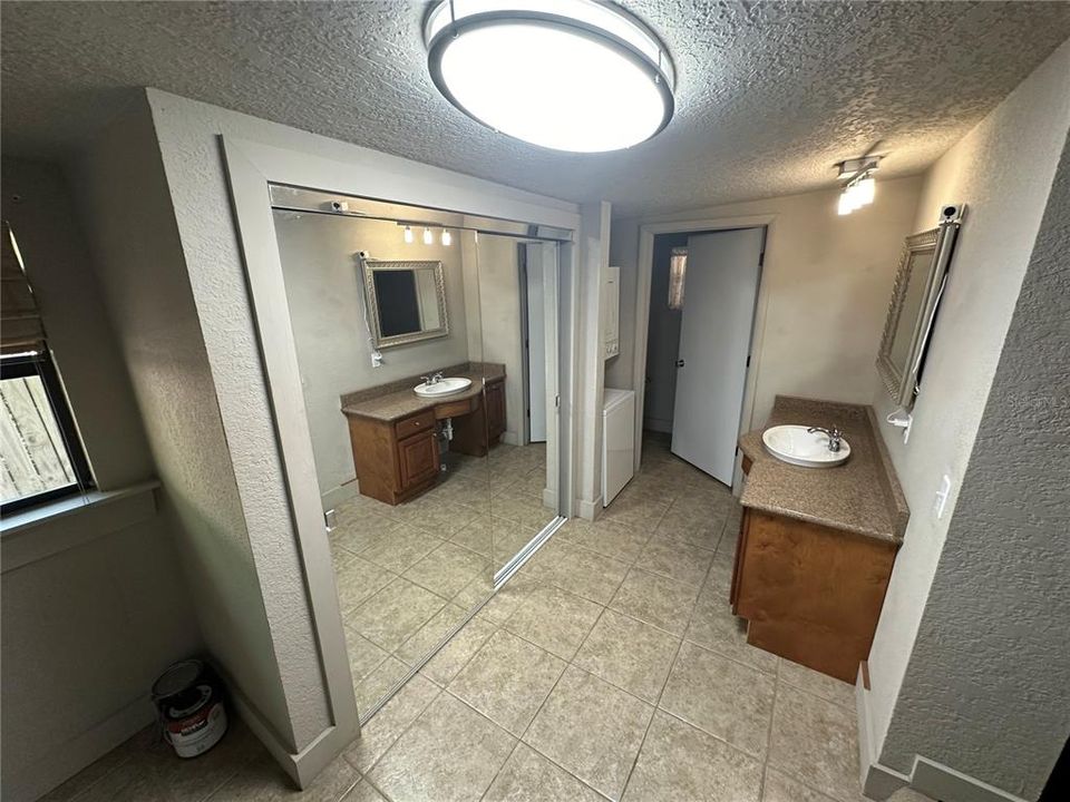 For Rent: $2,150 (2 beds, 1 baths, 996 Square Feet)