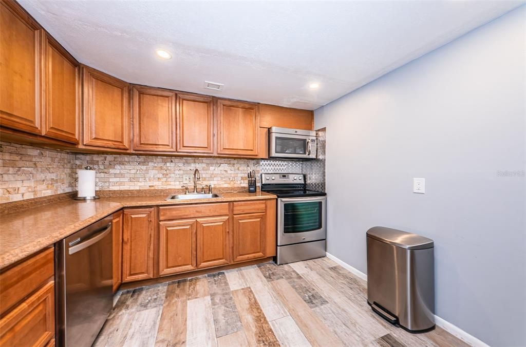 For Rent: $2,400 (2 beds, 2 baths, 1260 Square Feet)