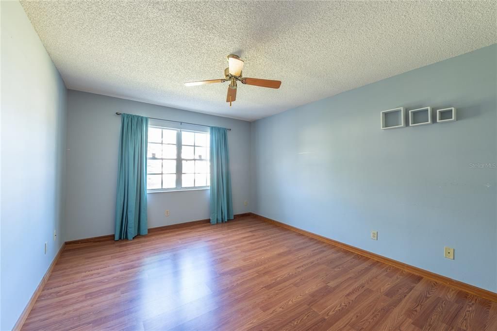 For Sale: $285,000 (2 beds, 2 baths, 1246 Square Feet)