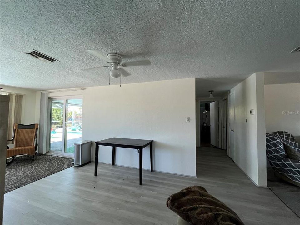 For Sale: $269,900 (2 beds, 2 baths, 1007 Square Feet)