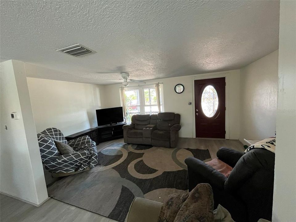 For Sale: $269,900 (2 beds, 2 baths, 1007 Square Feet)