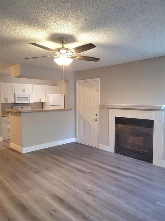 For Sale: $175,000 (2 beds, 2 baths, 935 Square Feet)