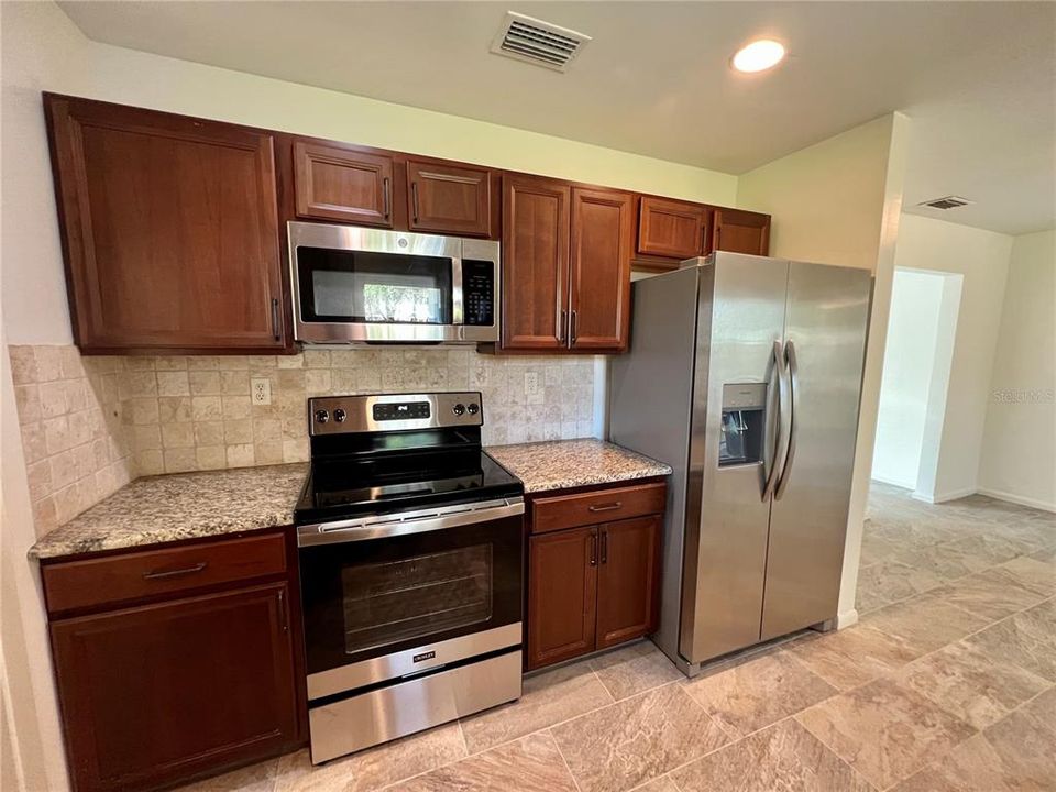 For Rent: $1,950 (3 beds, 2 baths, 1396 Square Feet)