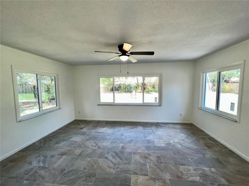 For Rent: $1,925 (3 beds, 2 baths, 1396 Square Feet)