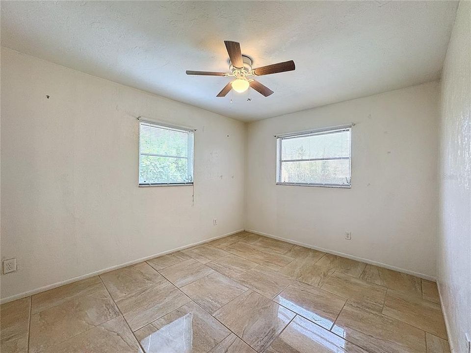 For Sale: $299,500 (2 beds, 1 baths, 900 Square Feet)