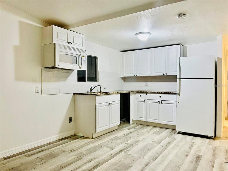 For Rent: $2,000 (3 beds, 2 baths, 745 Square Feet)