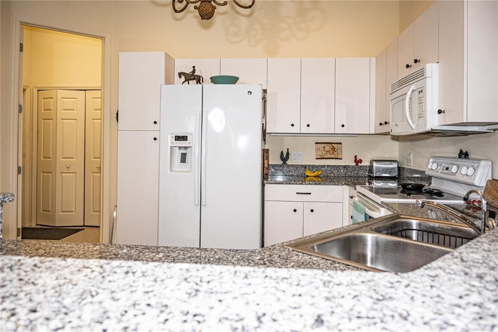 For Sale: $345,000 (2 beds, 2 baths, 1328 Square Feet)