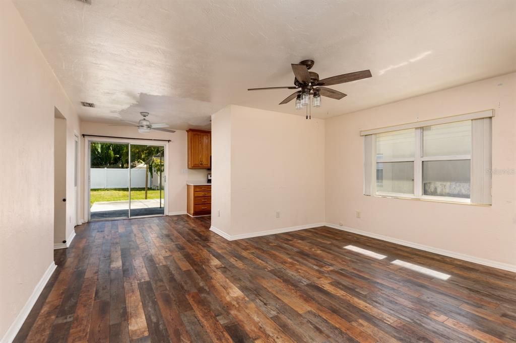 For Sale: $399,900 (3 beds, 2 baths, 1075 Square Feet)