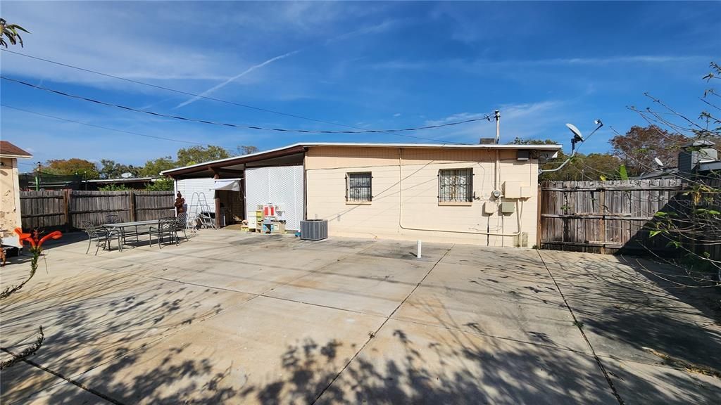 For Sale: $305,000 (3 beds, 2 baths, 1392 Square Feet)