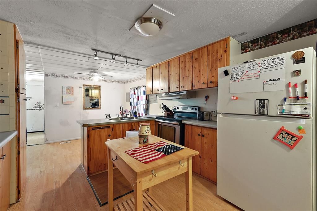 For Sale: $180,000 (2 beds, 2 baths, 1248 Square Feet)