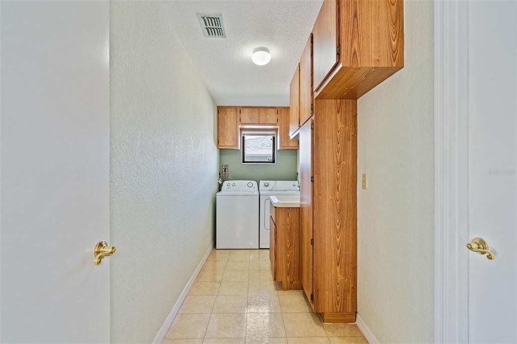 For Rent: $2,750 (3 beds, 2 baths, 1941 Square Feet)