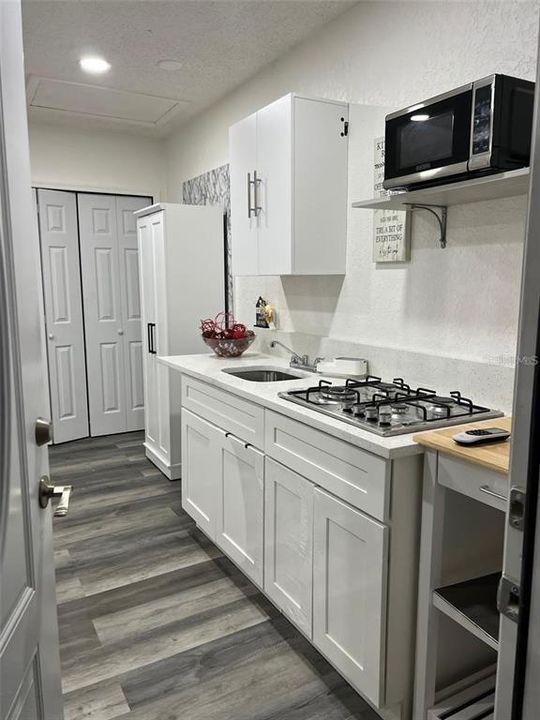 For Rent: $1,100 (1 beds, 1 baths, 264 Square Feet)
