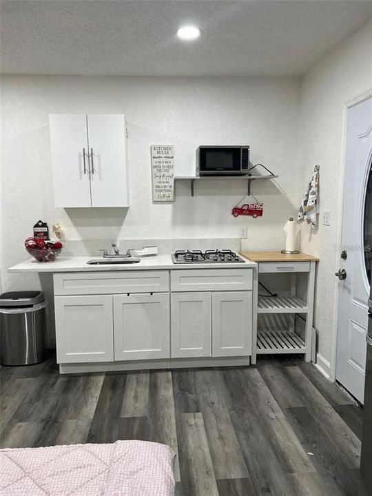 For Rent: $1,100 (1 beds, 1 baths, 264 Square Feet)