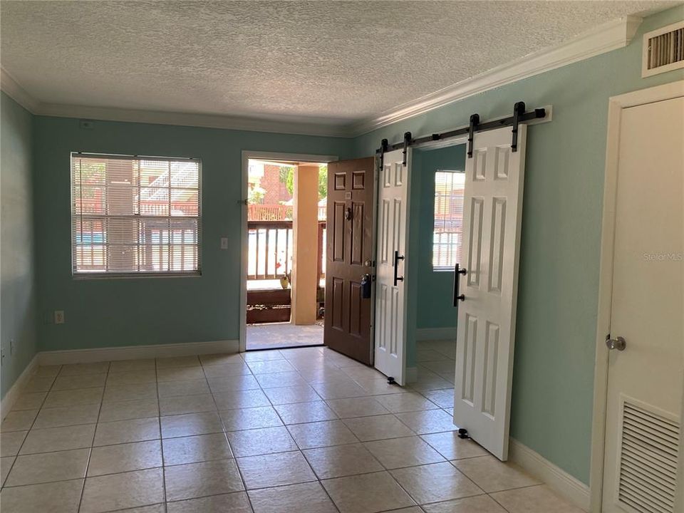 For Rent: $1,200 (1 beds, 1 baths, 550 Square Feet)