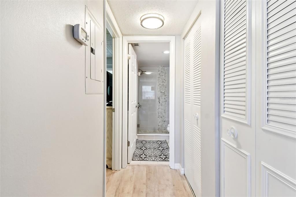 Active With Contract: $139,900 (1 beds, 1 baths, 565 Square Feet)