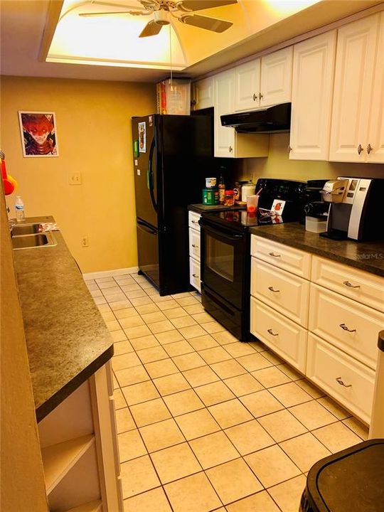 For Sale: $127,000 (1 beds, 1 baths, 854 Square Feet)