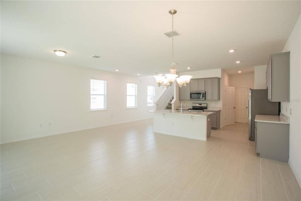 Active With Contract: $2,500 (3 beds, 2 baths, 2156 Square Feet)