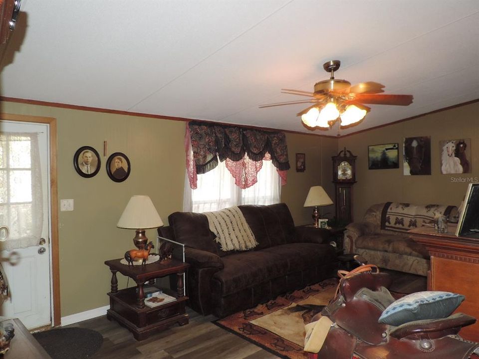 For Sale: $124,900 (4 beds, 2 baths, 1912 Square Feet)