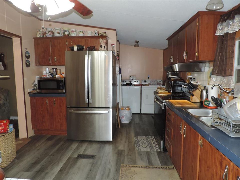 For Sale: $124,900 (4 beds, 2 baths, 1912 Square Feet)