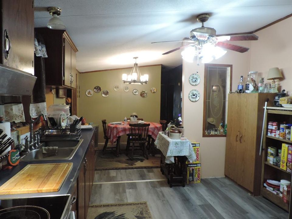 For Sale: $124,900 (4 beds, 2 baths, 1912 Square Feet)