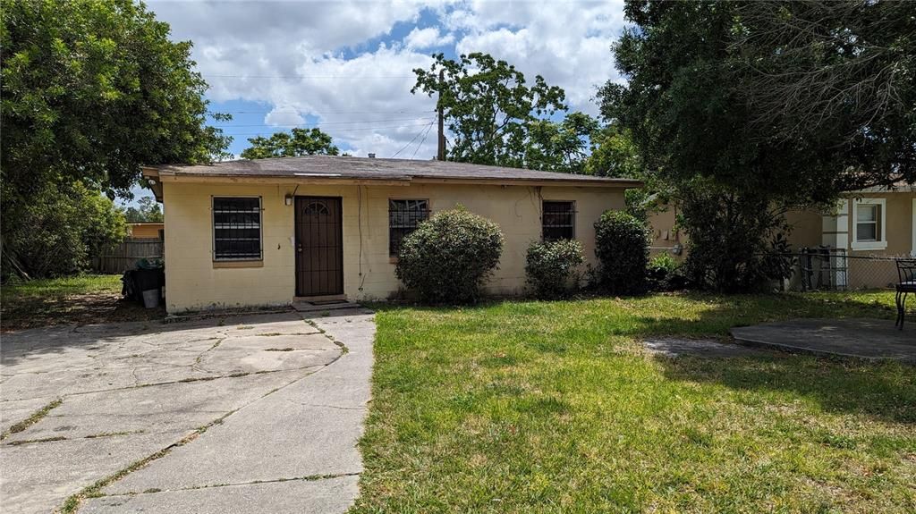 Active With Contract: $155,000 (3 beds, 1 baths, 840 Square Feet)