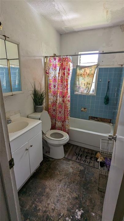 Active With Contract: $155,000 (3 beds, 1 baths, 840 Square Feet)