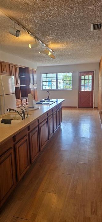 Active With Contract: $309,000 (2 beds, 2 baths, 1177 Square Feet)