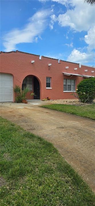 Active With Contract: $309,000 (2 beds, 2 baths, 1177 Square Feet)