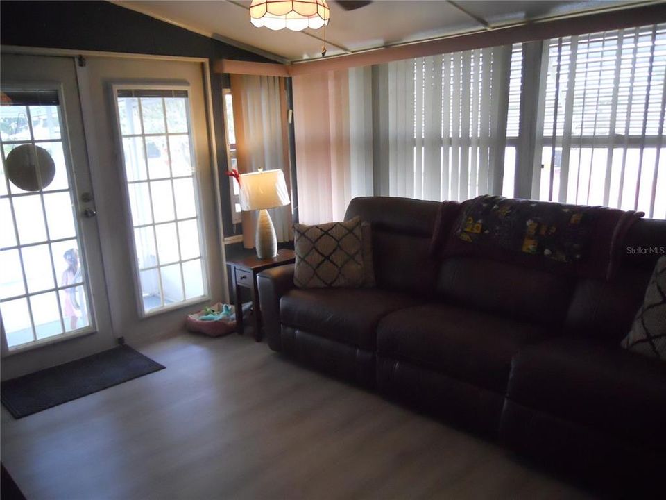 For Sale: $170,000 (3 beds, 2 baths, 960 Square Feet)