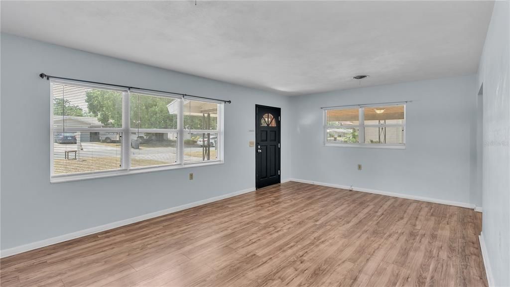 For Sale: $254,900 (3 beds, 2 baths, 1202 Square Feet)