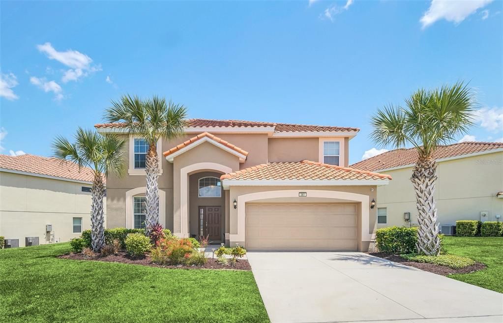 Active With Contract: $495,000 (6 beds, 5 baths, 2870 Square Feet)