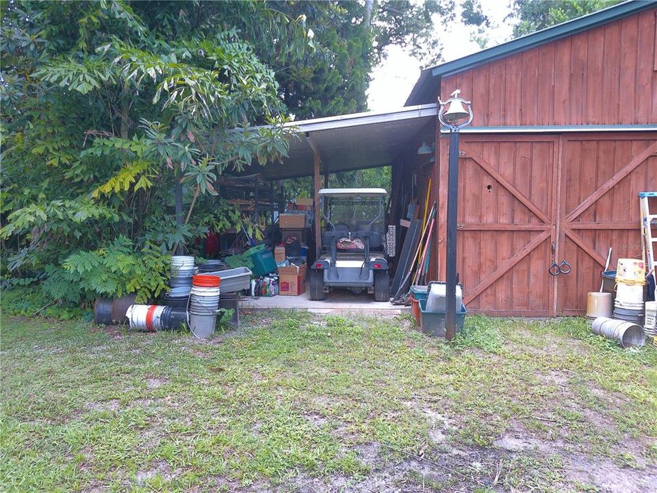 Barn exterior/Workshop/Apartment/Mother-in-Law Suite (before clean up)