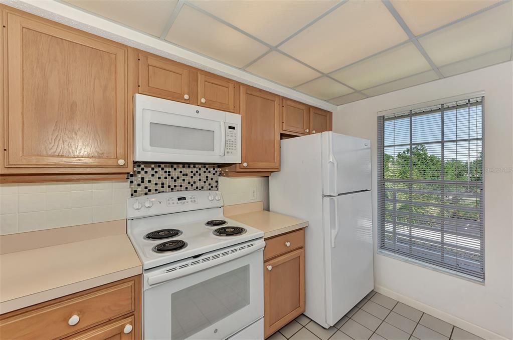 For Sale: $259,000 (2 beds, 2 baths, 997 Square Feet)