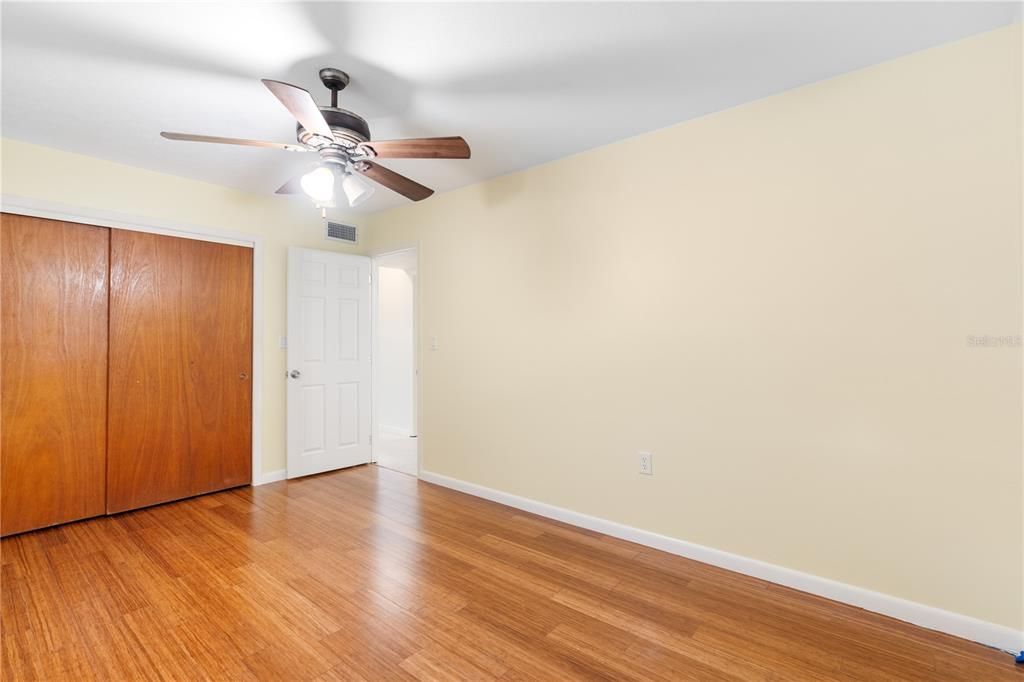 For Sale: $360,000 (3 beds, 1 baths, 984 Square Feet)