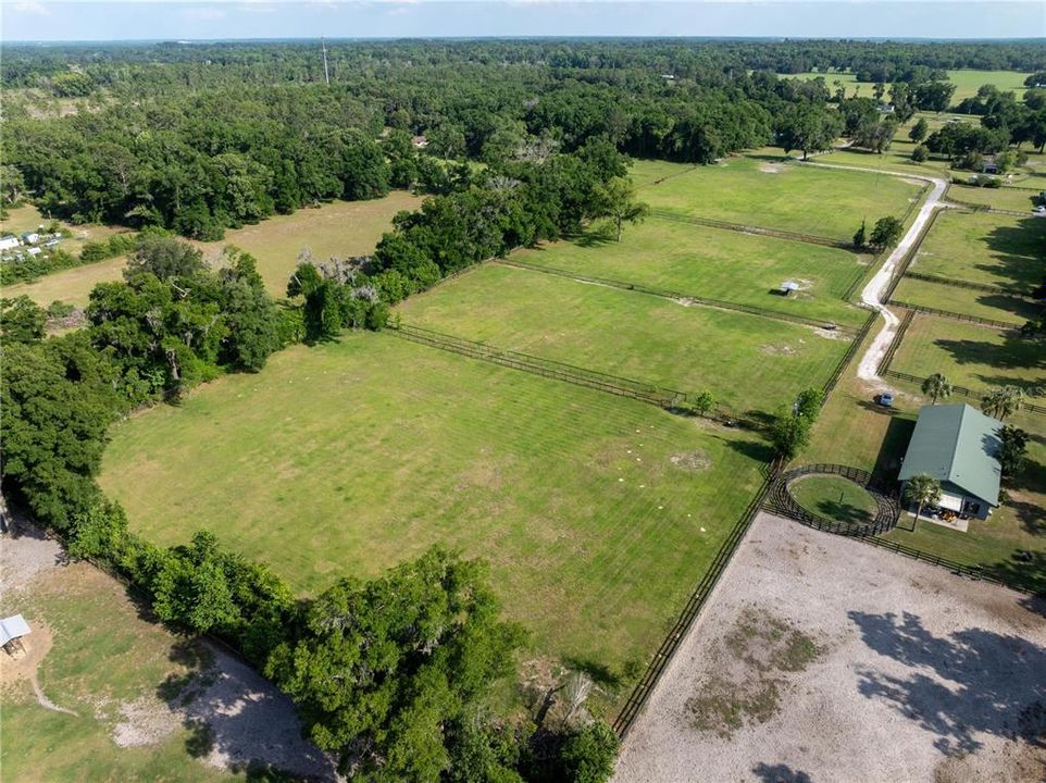 На продажу: $675,000 (9.42 acres)