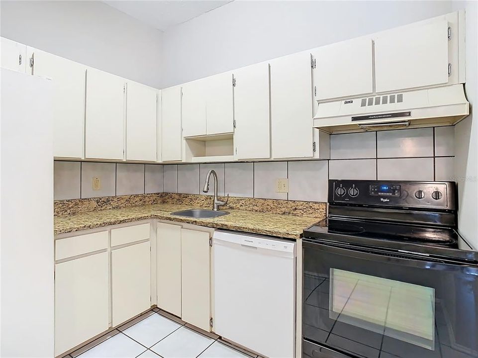 For Sale: $185,000 (2 beds, 2 baths, 1118 Square Feet)