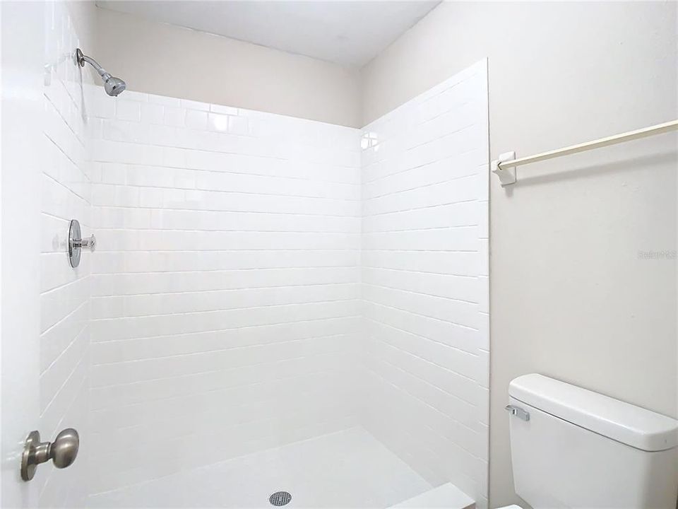 待售: $185,000 (2 贝兹, 2 浴室, 1118 平方英尺)